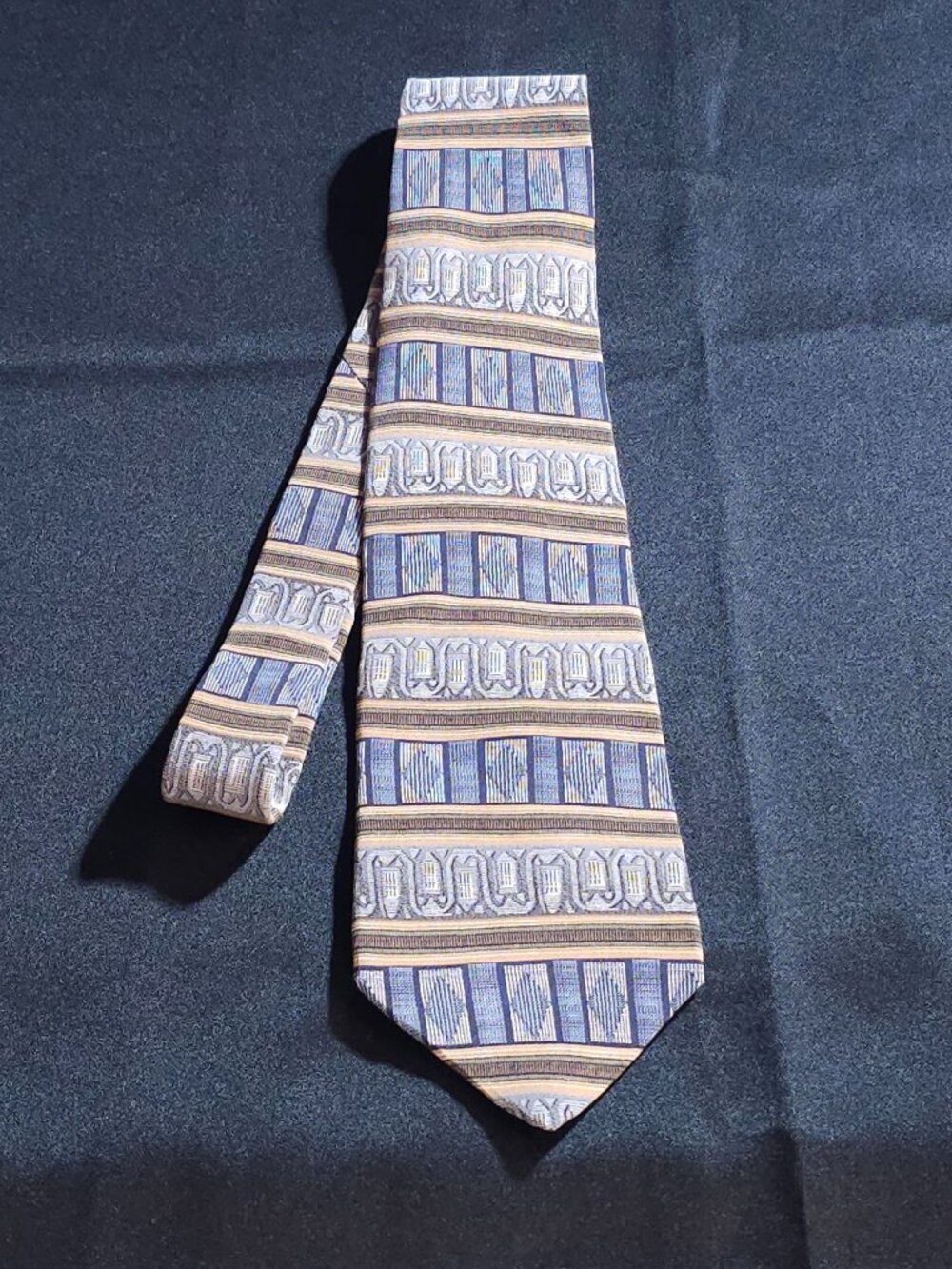 Vintage Loosen Up By Gentry 100% Silk Geometric Pattern Mens Necktie In Blue & Y
